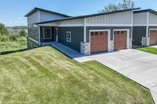 8602 Maynard Pl, Duluth, MN 55808 - Photo 1