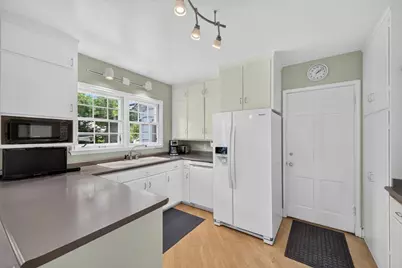 913 10th Street SW, Rochester, MN 55902 - Photo 9
