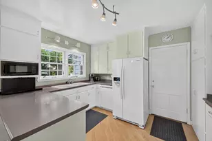 913 10th St SW, Rochester, MN 55902 - Photo 9