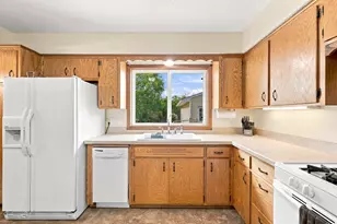 2107 Shale Ln, Eagan, MN 55122 - Photo 7
