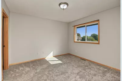 6111 106th Avenue N, Brooklyn Park, MN 55443 - Photo 33