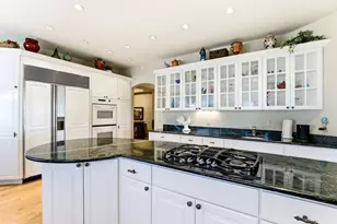 718 Widsten Cir, Wayzata, MN 55391 - Photo 15