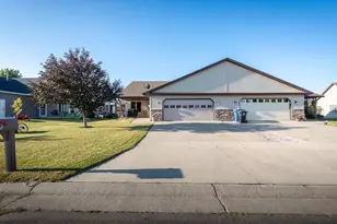 1105 Southwood Dr, Dilworth, MN 56529 - Photo 1