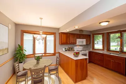 7020 24th Street N, Oakdale, MN 55128 - Photo 5