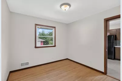 1212 Sugar Lane, Chaska, MN 55318 - Photo 7