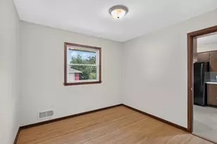 1212 Sugar Ln, Chaska, MN 55318 - Photo 7