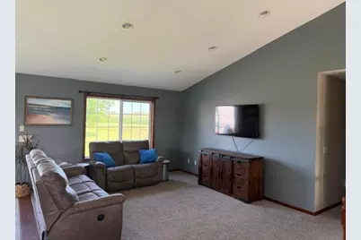 602 25th Court NE, Waseca, MN 56093 - Photo 5