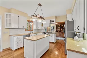 11828 Boulder Bay Rd, Eden Prairie, MN 55344 - Photo 3