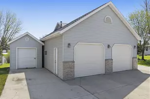 465 8th St SW, Plainview, MN 55964 - Photo 9