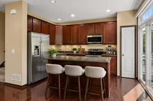 10002 Gentian Dr, Eden Prairie, MN 55347 - Photo 5