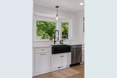 2312 Sheridan Hills Road, Wayzata, MN 55391 - Photo 7