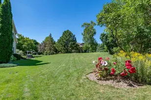 733 Ashley Dr, Chaska, MN 55318 - Photo 39
