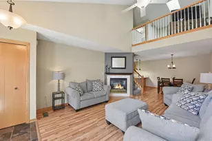 2335 Oakridge Cir, Hudson, WI 54016 - Photo 3