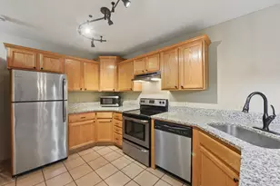 2335 Oakridge Cir, Hudson, WI 54016 - Photo 9