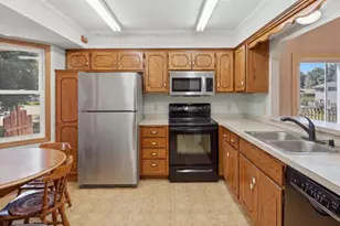 9741 Thomas Ave N, Brooklyn Park, MN 55444 - Photo 3