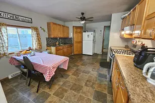 407 S 2nd St, Marshall, MN 56258 - Photo 9