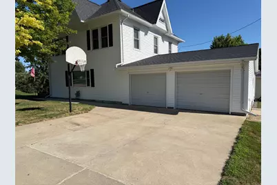 124 N Spring Avenue, Springfield, MN 56087 - Photo 5