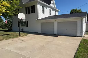 124 N Spring Ave, Springfield, MN 56087 - Photo 5