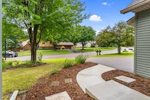 824 Springhill Dr, Burnsville, MN 55306 - Photo 3