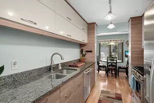 10203 Scarborough Rd, Bloomington, MN 55437 - Photo 11