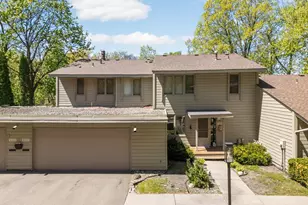 10203 Scarborough Rd, Bloomington, MN 55437 - Photo 39