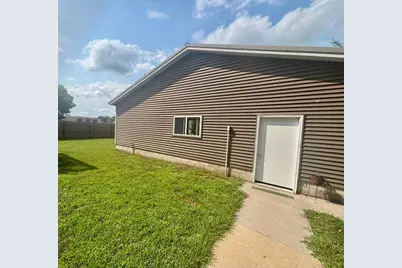 305 E 12th Street, Redwood Falls, MN 56283 - Photo 11
