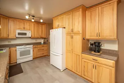 1627 7th Avenue SE, Rochester, MN 55904 - Photo 5