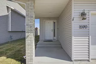 1590 35th Ave S, Moorhead, MN 56560 - Photo 3