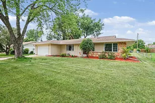 981 Oriole Dr, Apple Valley, MN 55124 - Photo 1