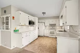 981 Oriole Dr, Apple Valley, MN 55124 - Photo 3