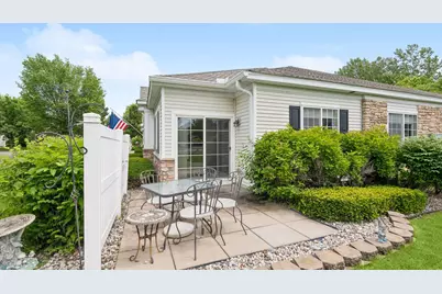 2013 Stahlke Way, Chaska, MN 55318 - Photo 3