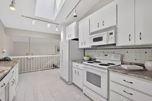 6066 Blake Ridge Rd, Edina, MN 55436 - Photo 9