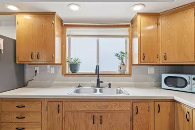 942 Central Avenue W, Saint Paul, MN 55104 - Photo 5