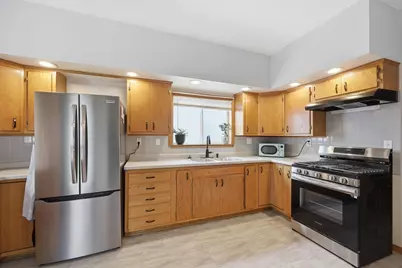 942 Central Avenue W, Saint Paul, MN 55104 - Photo 3