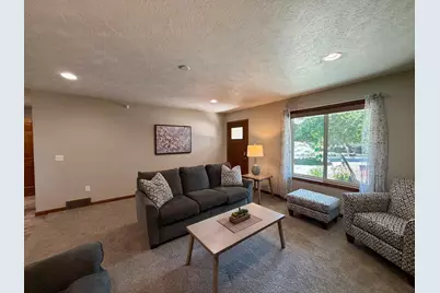 104 W Barck Avenue, Luverne, MN 56156 - Photo 3