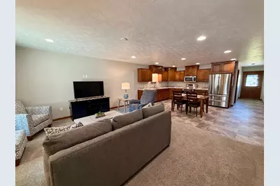 104 W Barck Avenue, Luverne, MN 56156 - Photo 5