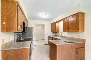 7244 Hunters Run, Eden Prairie, MN 55346 - Photo 19