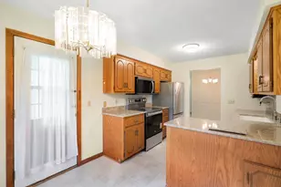 7244 Hunters Run, Eden Prairie, MN 55346 - Photo 21