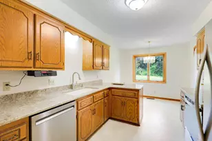 7244 Hunters Run, Eden Prairie, MN 55346 - Photo 17