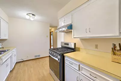 978 Western Avenue N, Saint Paul, MN 55117 - Photo 5