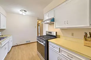 978 Western Ave N, Saint Paul, MN 55117 - Photo 5