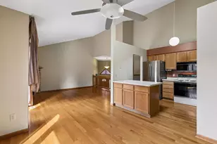 12526 Parkwood Dr, Burnsville, MN 55337 - Photo 11