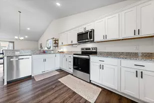 909 Emily Ct NE, Montgomery, MN 56069 - Photo 9