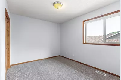 9918 Kiwi Avenue N, Brooklyn Park, MN 55443 - Photo 23