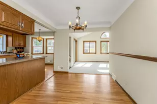 1568 Atlantic St, Saint Paul, MN 55106 - Photo 3