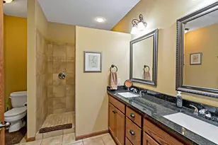 1371 Holly Ave N, Oakdale, MN 55128 - Photo 17