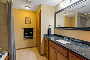 1371 Holly Ave N, Oakdale, MN 55128 - Photo 27