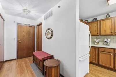 32 11th Avenue S #202, Hopkins, MN 55343 - Photo 3