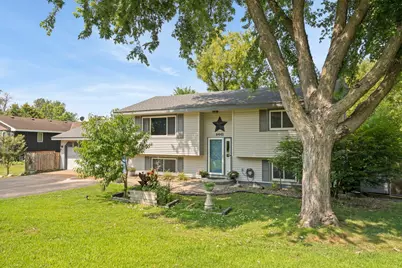 6441 Edgemont Boulevard N, Brooklyn Park, MN 55428 - Photo 5