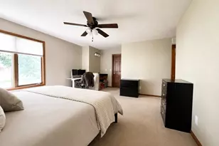 404 Crescent Dr, Albert Lea, MN 56007 - Photo 9